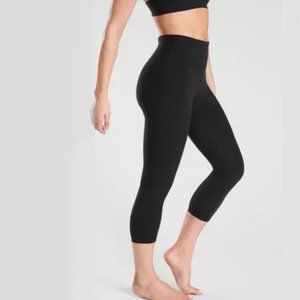 ATHLETA Elation Capri Black XS Yoga Crop B05